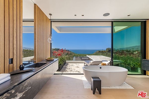 23-329165 11 4 23-329165 11 4