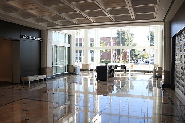 26thLobby3865 26thLobby3865