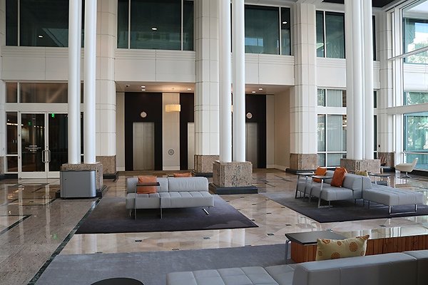 26thLobby3856 26thLobby3856