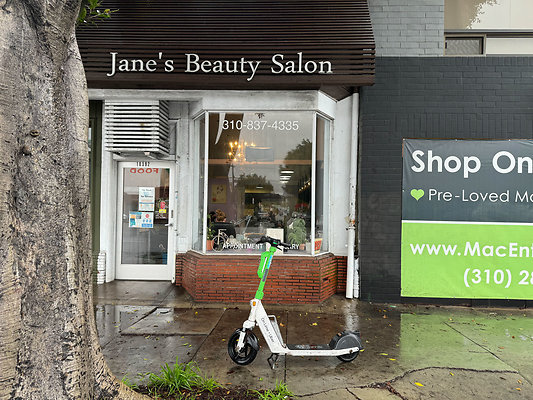 Jane&apos;s Beauty Salon