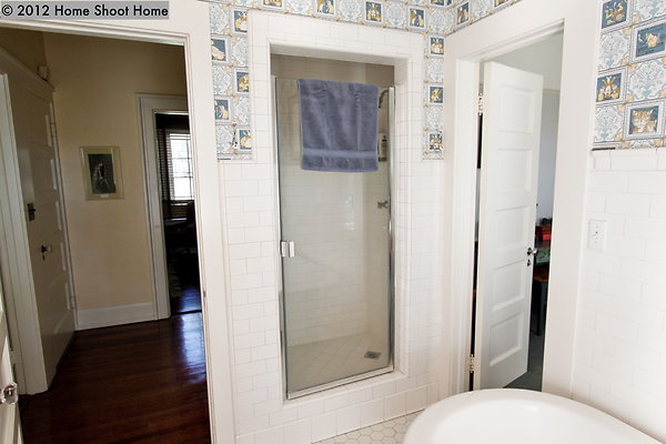 34bathroom2-reverse 34bathroom2-reverse