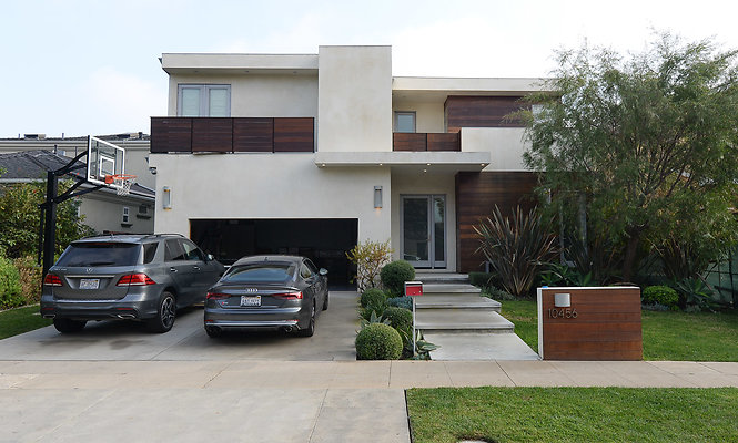 10456 Ilona Av