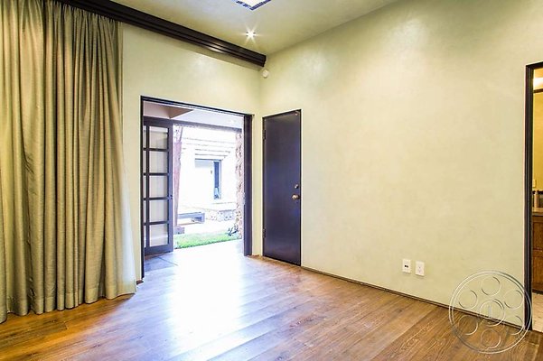 black-dahlia-24 black-dahlia-24