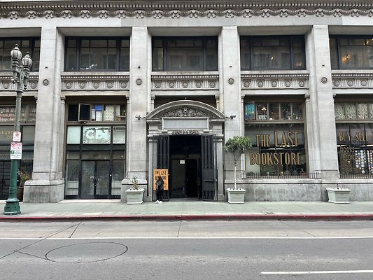 Last Bookstore