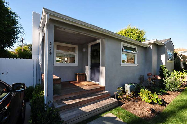 8965 porch 1