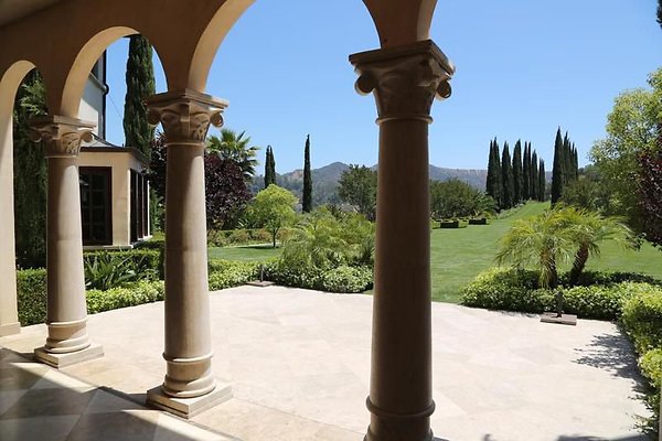 UNIVERSAL-A439-LA-83