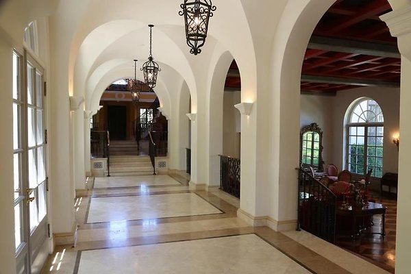 UNIVERSAL-A439-LA-84