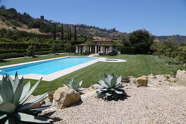 UNIVERSAL-A439-LA-74