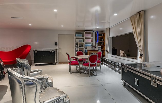 UNIVERSAL-A049-LA-108