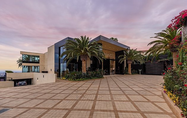 uni 9366 Flicker way, LA 90069
