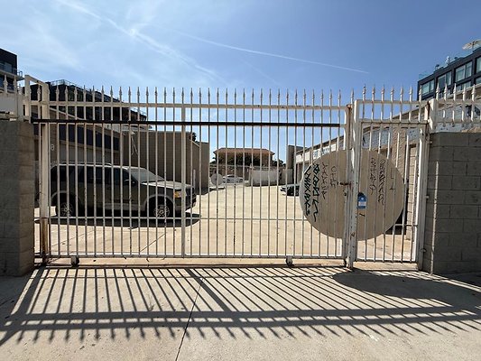 1350 N Cahuenga Blvd