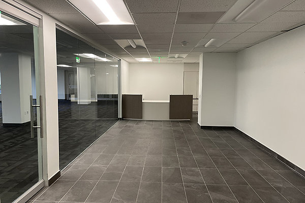 818W7th700ste0001-1