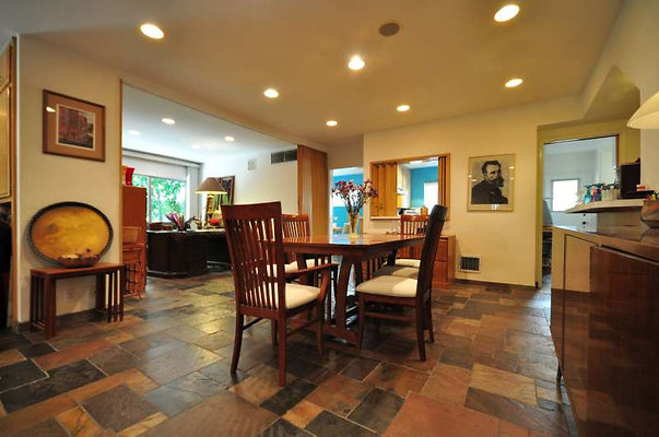 8891 dining 3