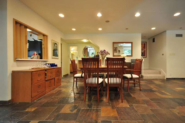 8891 dining 5