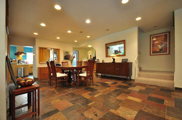 8891 dining 4