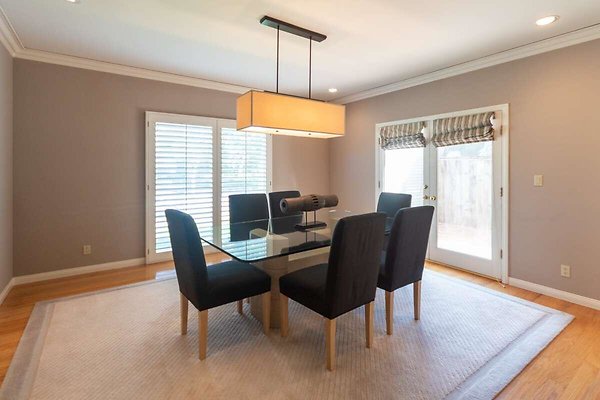 13987 dining 1