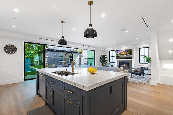 12304 dining 1 12304 dining 1