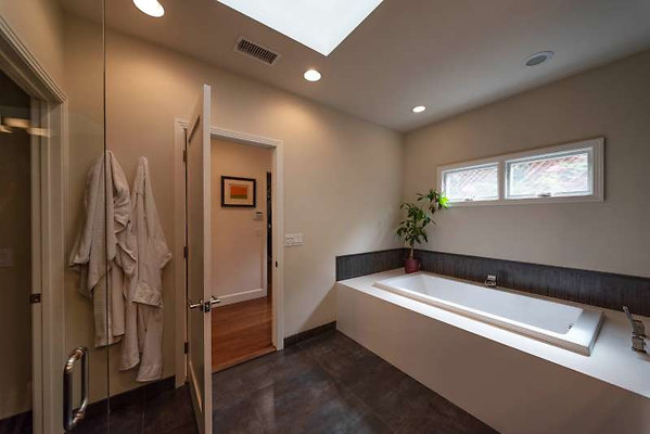11213 bath 3