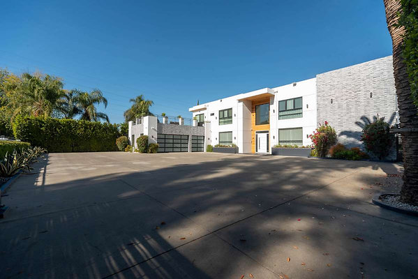 CAST Tarzana 12920