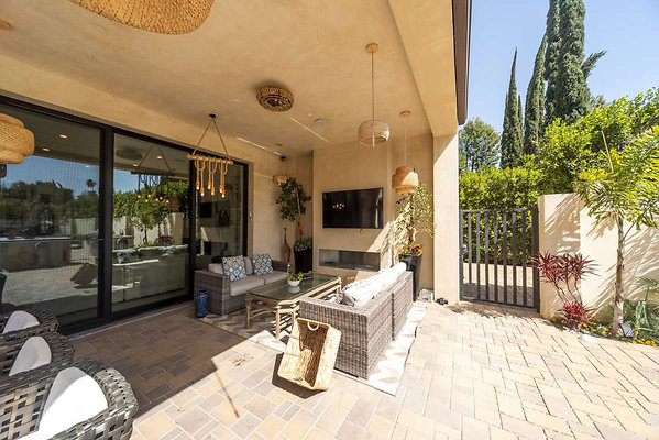 13646 patio 4