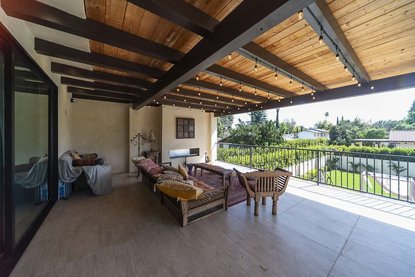 13646 balcony 8