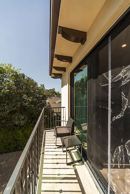 13646 balcony 4