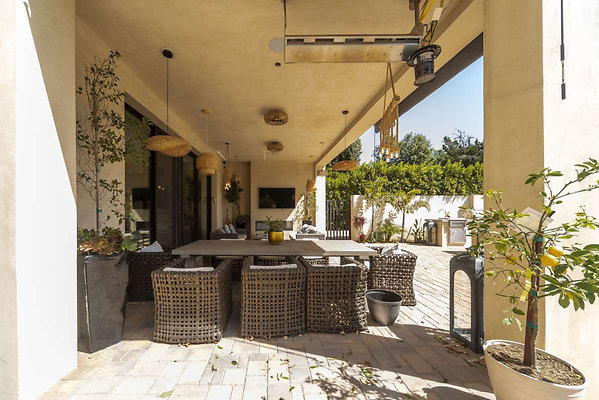 13646 patio 7