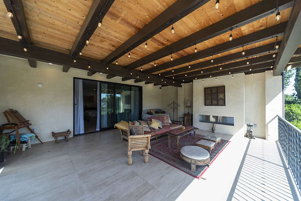 13646 balcony 10
