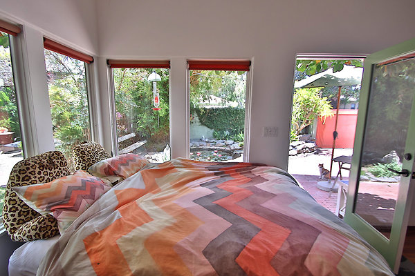 UNIVERSAL-CW045-VEN-64