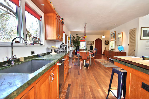 UNIVERSAL-CW045-VEN-26