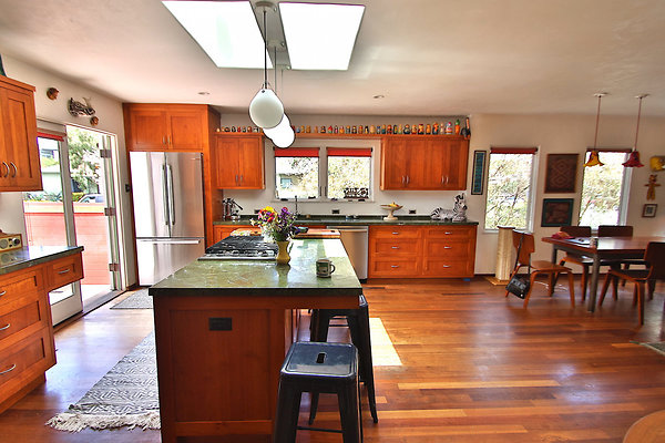 UNIVERSAL-CW045-VEN-24