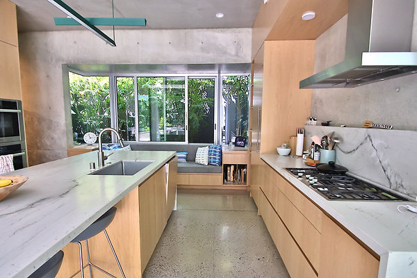 UNIVERSAL-CW043-VEN-49