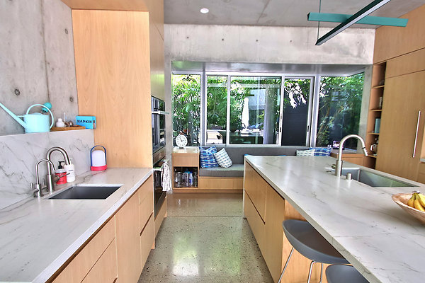 UNIVERSAL-CW043-VEN-48