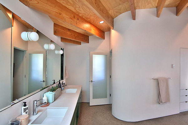 UNIVERSAL-CW043-VEN-82