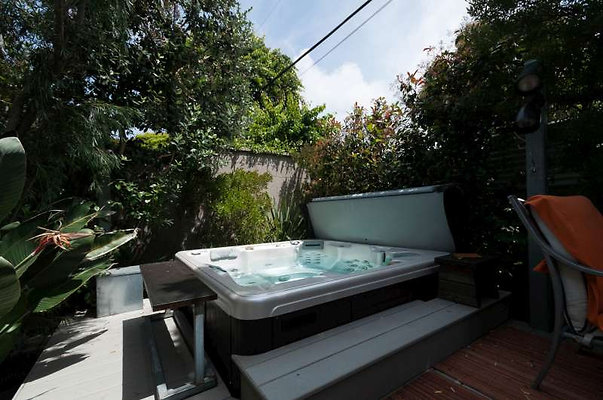 10509 jacuzzi 1