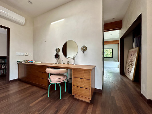 UNIVERSAL-CW163-VEN-83