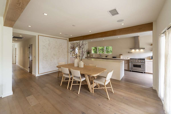 13689 dining 3