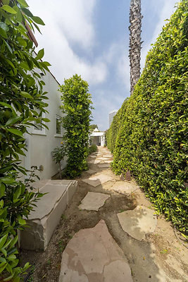13689 garden 4