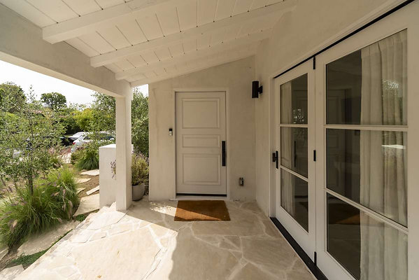 13689 porch 1