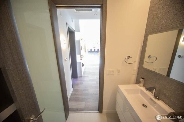 5Star - 6680 Bathroom 1