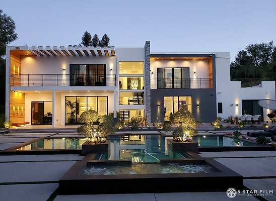 5Star - 6680 Balcony 1