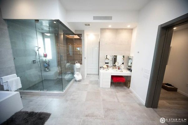 5Star - 6680 Master Bathroom 3