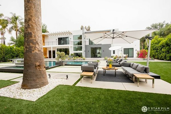 5Star - 6680 Patio 1