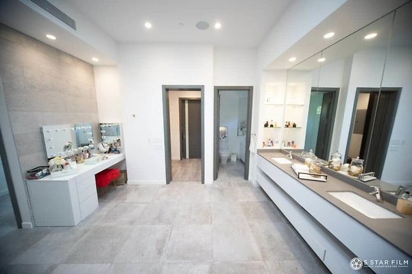 5Star - 6680 Master Bathroom 2