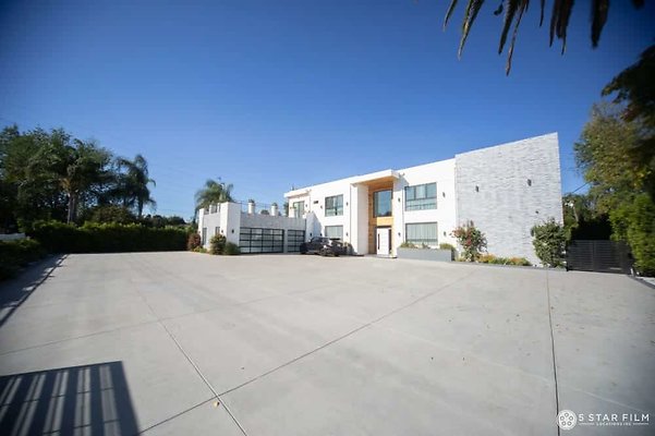 5Star - 6680 Driveway 2
