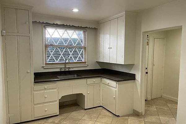 10635SantaMonicaBlvd10675WSte0008
