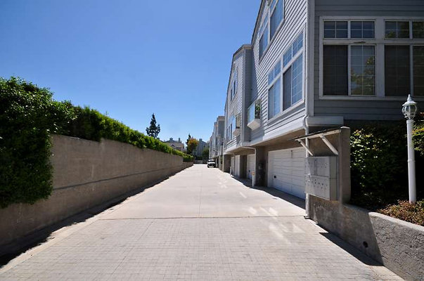 8795 alley 2