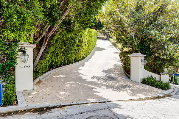 universal 1400 Vista Moraga, LA 90049