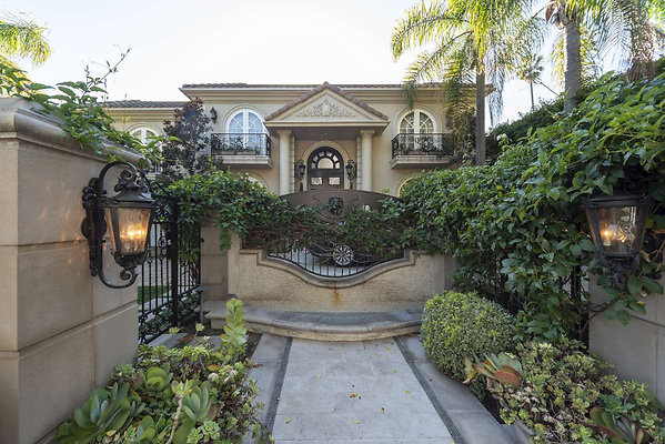 CAST BeverlyHills 13568