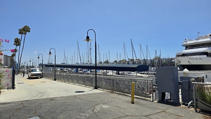 121647 (Small) 121647 (Small)